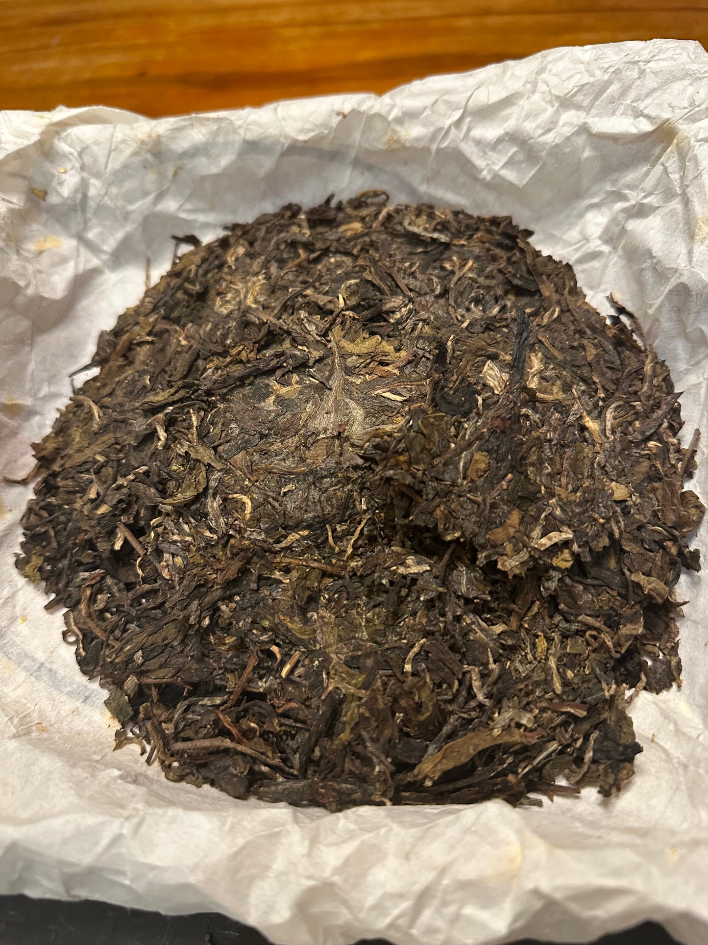 #10 Dà Ài Wú Jiāng Yì Wǔ Luò Shuǐ Dòng 2015 sheng puer (大爱无疆易武落水洞)