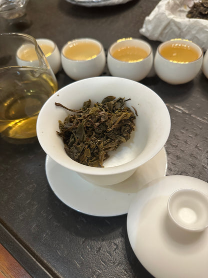 #10  Dà Ài Wú Jiāng Yì Wǔ Luò Shuǐ Dòng 2015 sheng puer （大爱无疆易武落水洞）