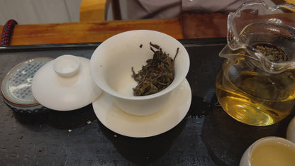 #10  Dà Ài Wú Jiāng Yì Wǔ Luò Shuǐ Dòng 2015 sheng puer （大爱无疆易武落水洞）