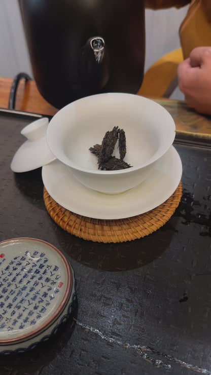 #22 xià guān tiě bǐng 2002 sheng puer (下关铁饼）